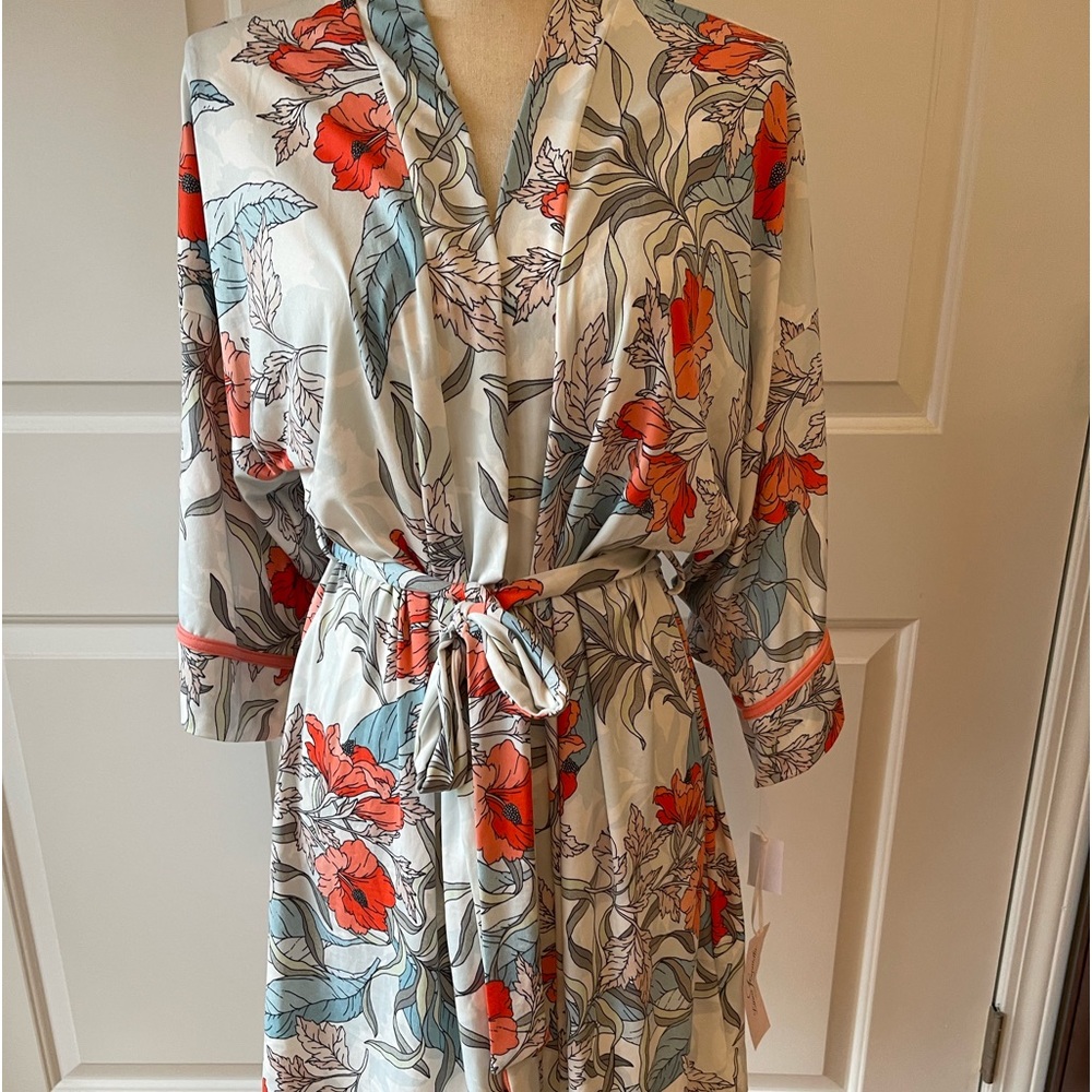 Linea Donatella Women’s Floral Robe.S/M. Flared 3/4 Sleeves.Wraparound Belt. NWT